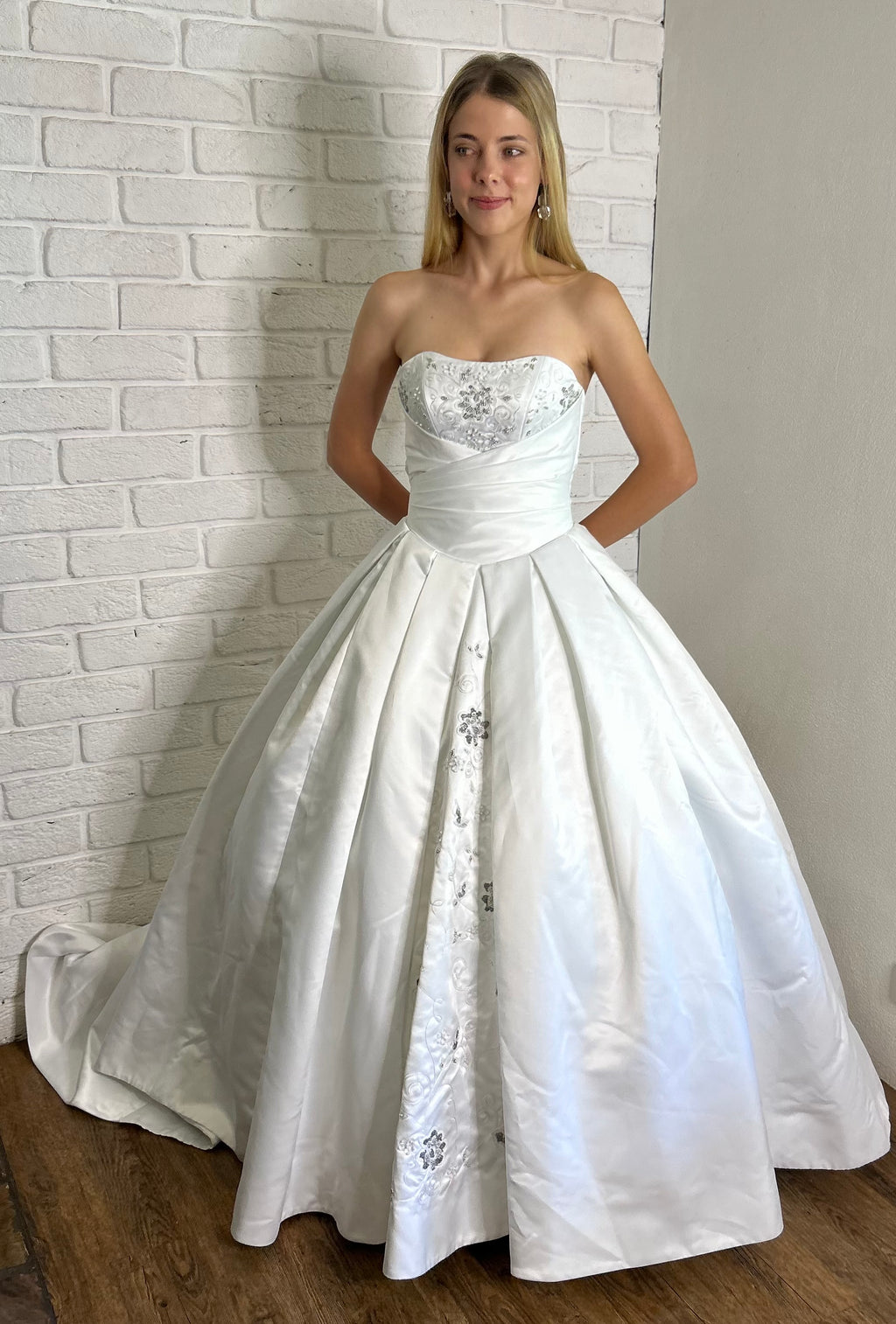 Galleria Couture - Antulov Raphael