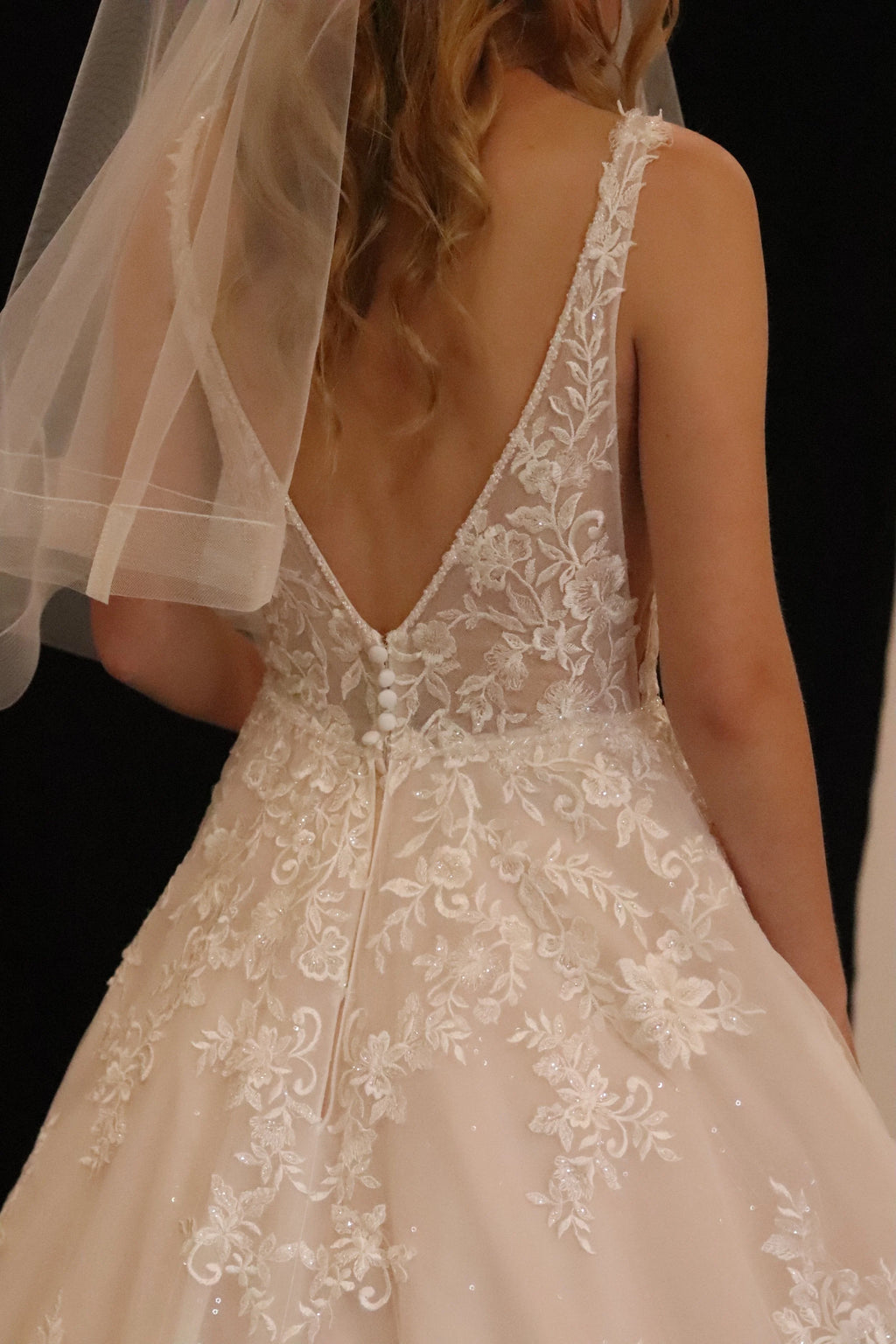 Maggie Sottero wedding dress hire Perth – finely boned bodice, luxurious full tulle skirt, AU4-6