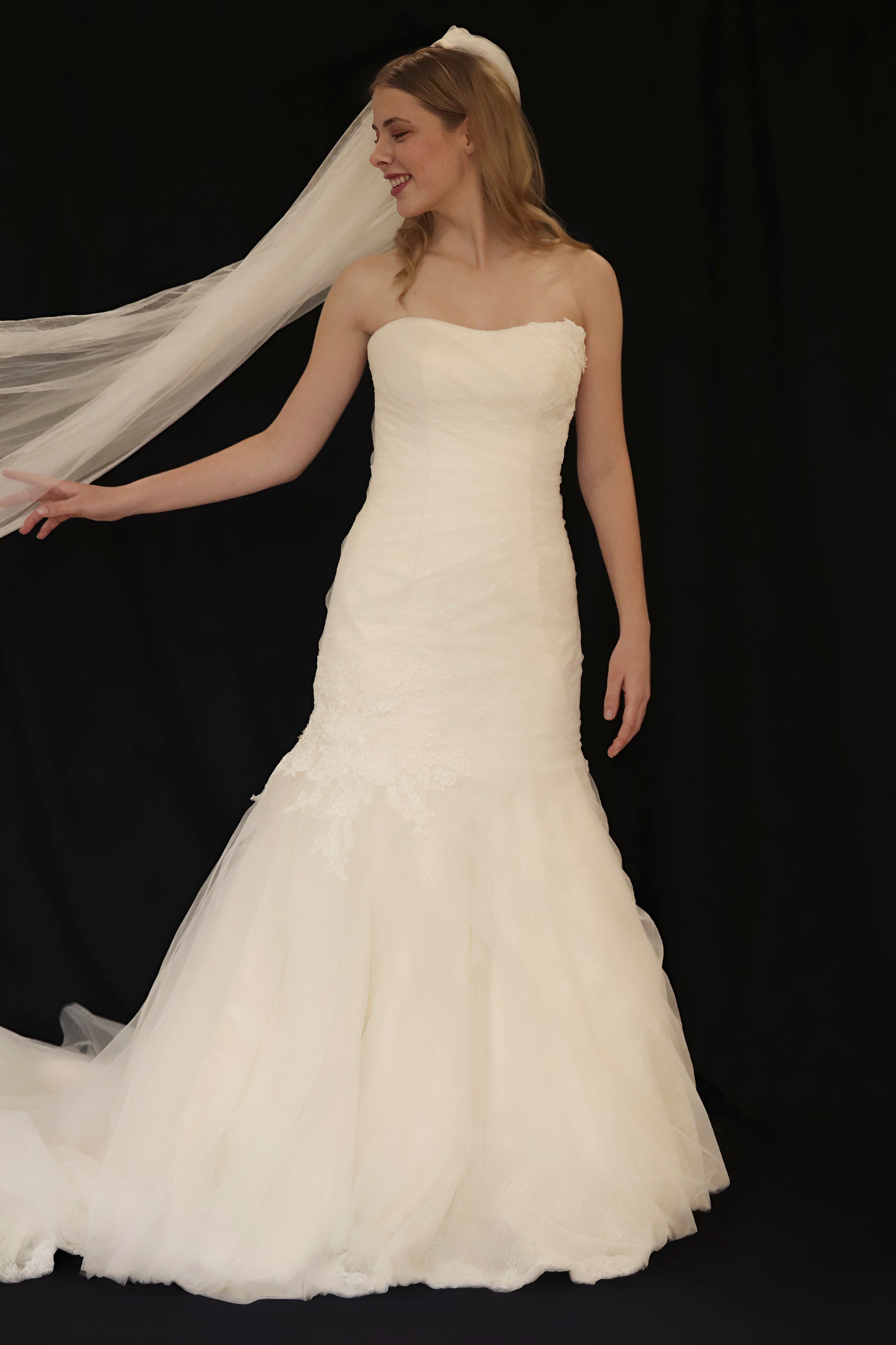 Martina Liana wedding dress hire Perth – 3D delicate lace, finely boned bodice, luxurious full detailed fitted skirt, fits AU10-12